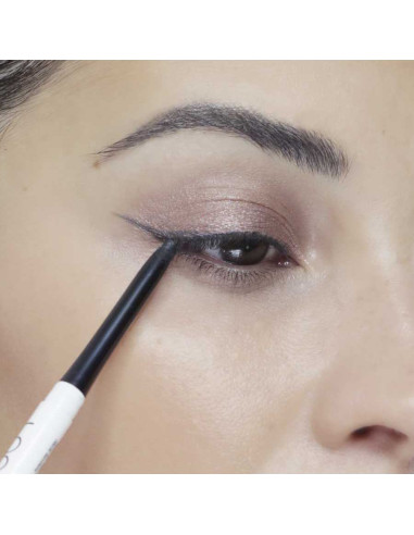 Eyeliner con difuminador. Efecto terciopelo